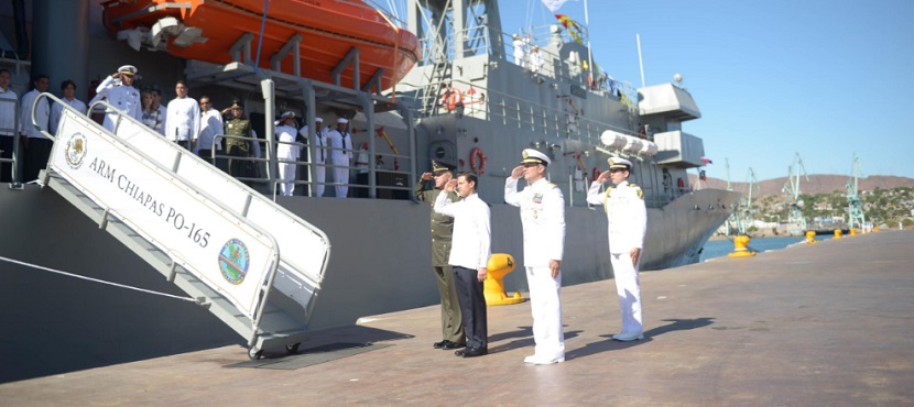 Abandera el Presidente de México Enrique Peña Nieto dos buques en Guaymas