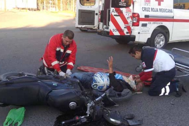 Colisión entre moto y dompe deja una persona lesionada