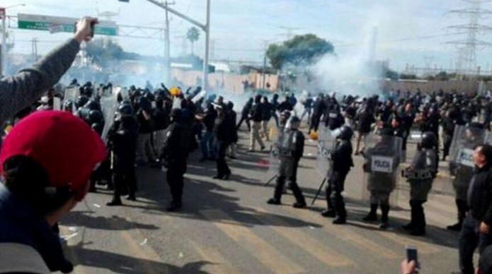 VIDEO Protesta se sale de control en Rosarito,Tijuana