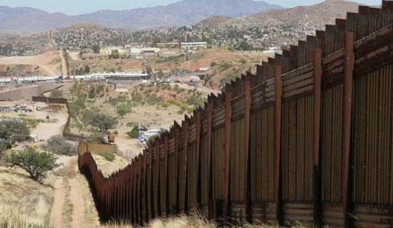 Proponen impuesto de 2% a remesas en México para pagar muro