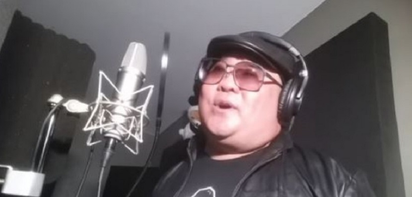 Asiático canta temas de Espinoza Paz, mejor que el