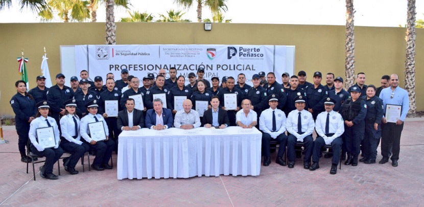 Reciben oficiales de Puerto Peñasco constancia de profesionalización policial