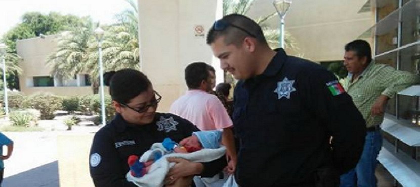 Oficiales de la PESP atienden parto y logran salvar la vida de madre e hijo en Cajeme