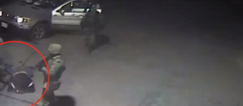 (VIDEO) Captan a militar dando tiro de gracia a sujeto en Palmarito, Puebla