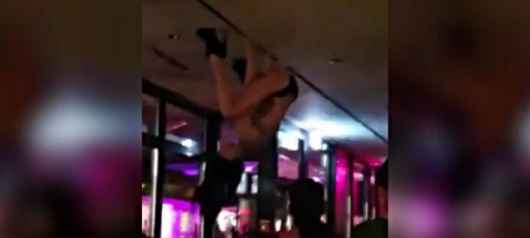 (VIDEO) Se nos descalabró la bailarina exótica