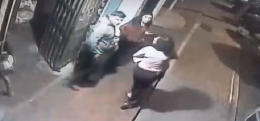 Asesinan a periodista en bar, los hechos fueron captados en video