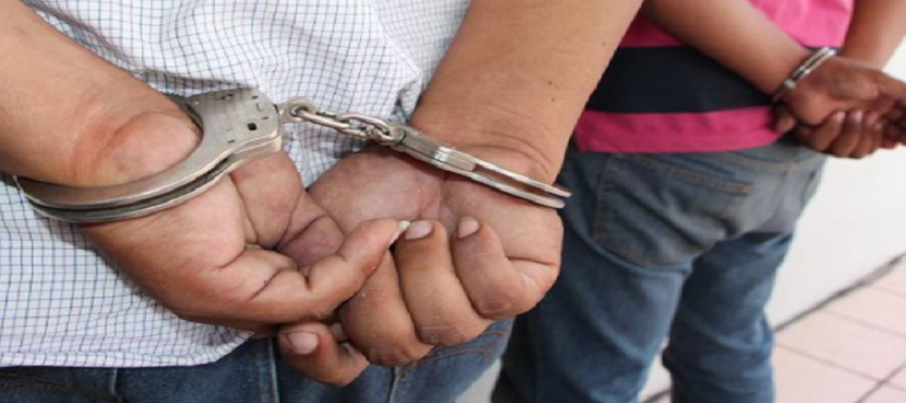 Dos agentes de Seguridad Pública quedan detenidos por robo con violencia
