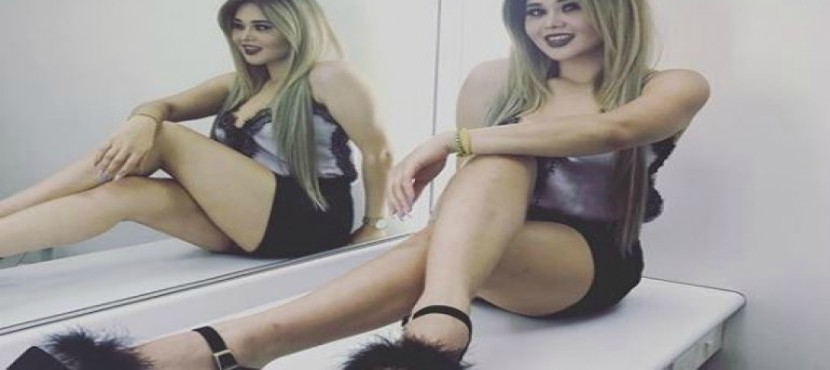 Gomita comparte foto desnuda en clínica de belleza