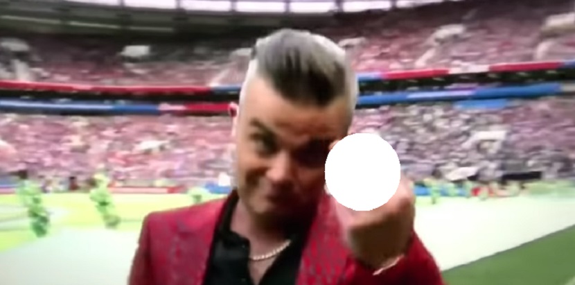 Robbie Williams “Pinta dedo” en la inauguración del mundial