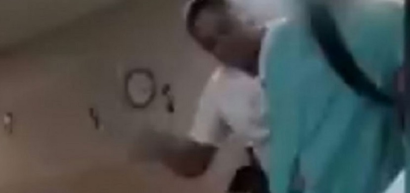 Enfermera del IMSS golpea a menor
