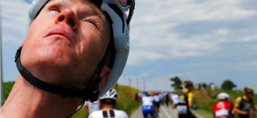 Ciclistas del Tour de Francia son rociados con Gas Lacrimógeno
