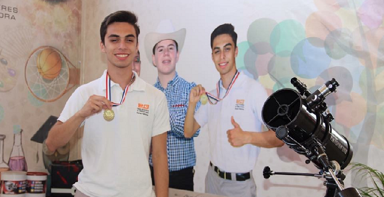 Gana alumno de Cobach oro en Olimpiada Latinoamericana de Astronomía y Astronáutica