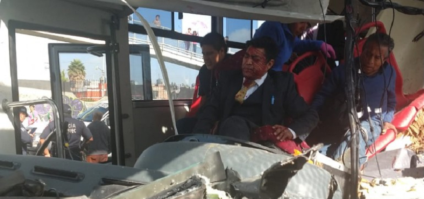 Mexibús choca contra puente peatonal en Ecatepec; hay 23 heridos