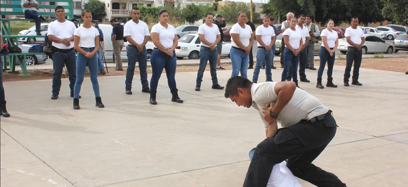 Capacita academia de policía a cadetes en entrenamiento  táctico y defensa personal