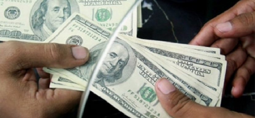 Alcanza el dólar hasta 20.02 en casas de cambio