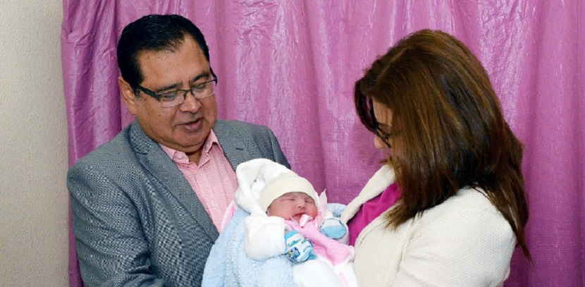 Visitan alcalde y primera dama de Cajeme la recién nacida del 2019