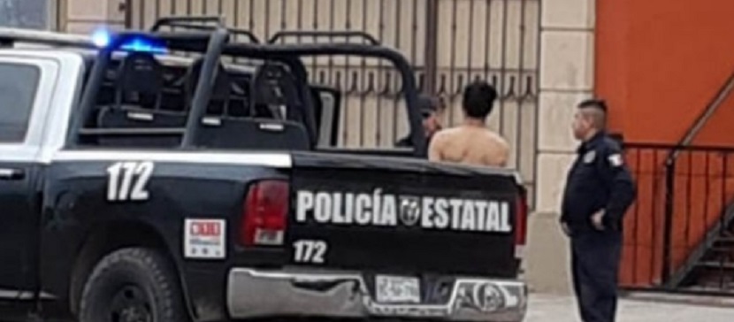 Dejan a hombre desnudo en la Miguel Alemán
