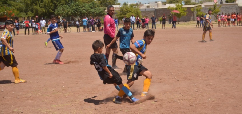 Inauguran tercer temporada de liga infantil de fútbol en colonias del sur de la ciudad