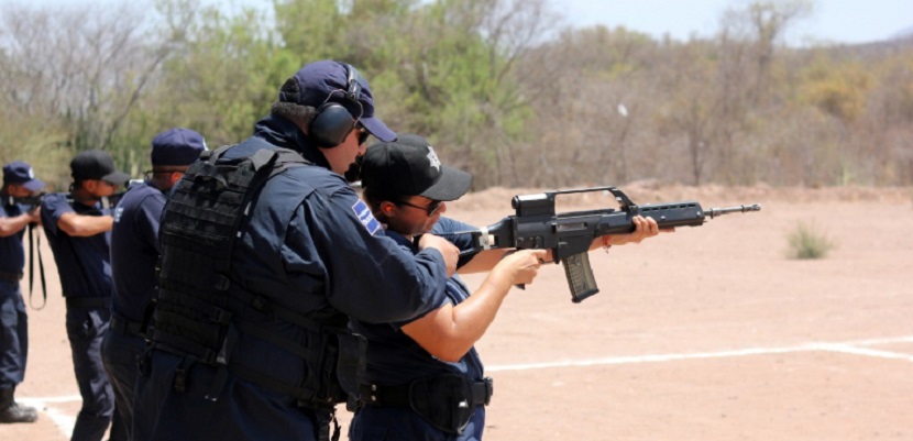 Realizan cadetes prácticas de tiro con fuego real