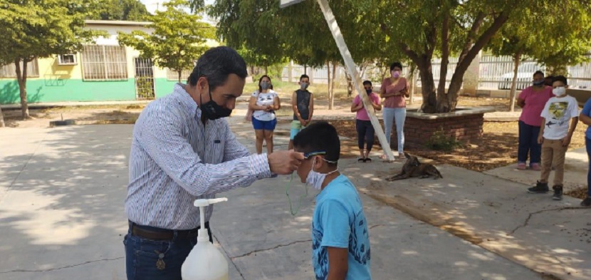Inicia Diputado Alcalá entrega de lentes a niños cajemenses