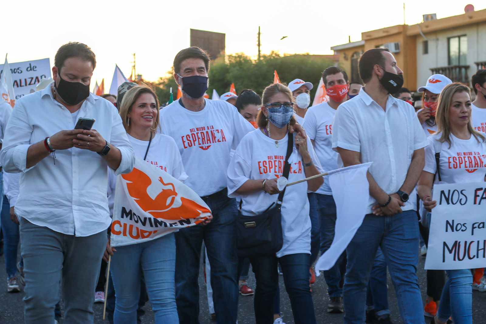 Cierra Gustavo Almada con marcha y el mensaje de votar por la paz este 06 de junio
