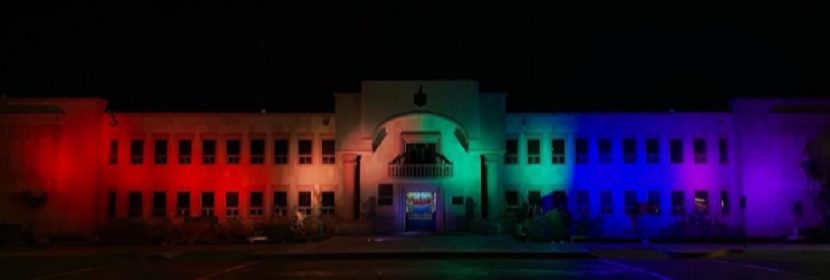 palacio municipal en cajeme se ilumina en el mes del orgullo LGBT+