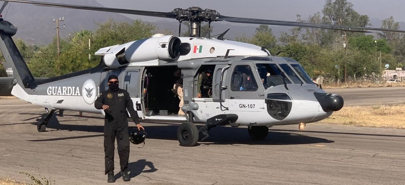 Arriba helicóptero de Guardia Nacional para combatir incendio en sierra de Álamos
