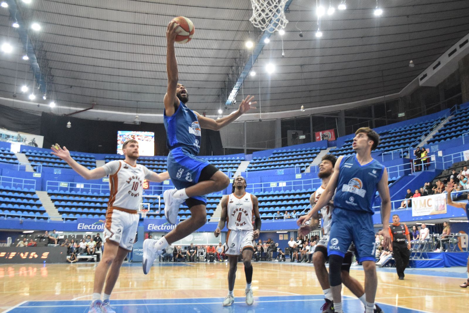 Halcones cae en su visita a la capital