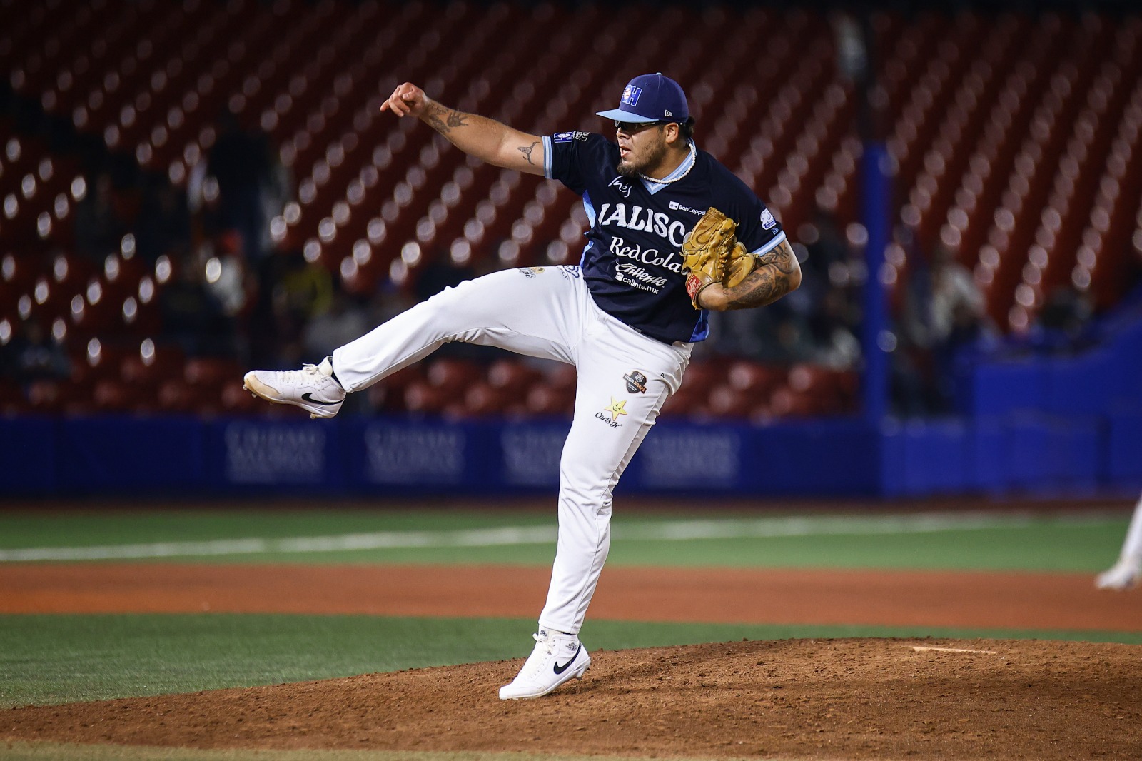 Christian Alvarado se une al pitcheo de Yaquis