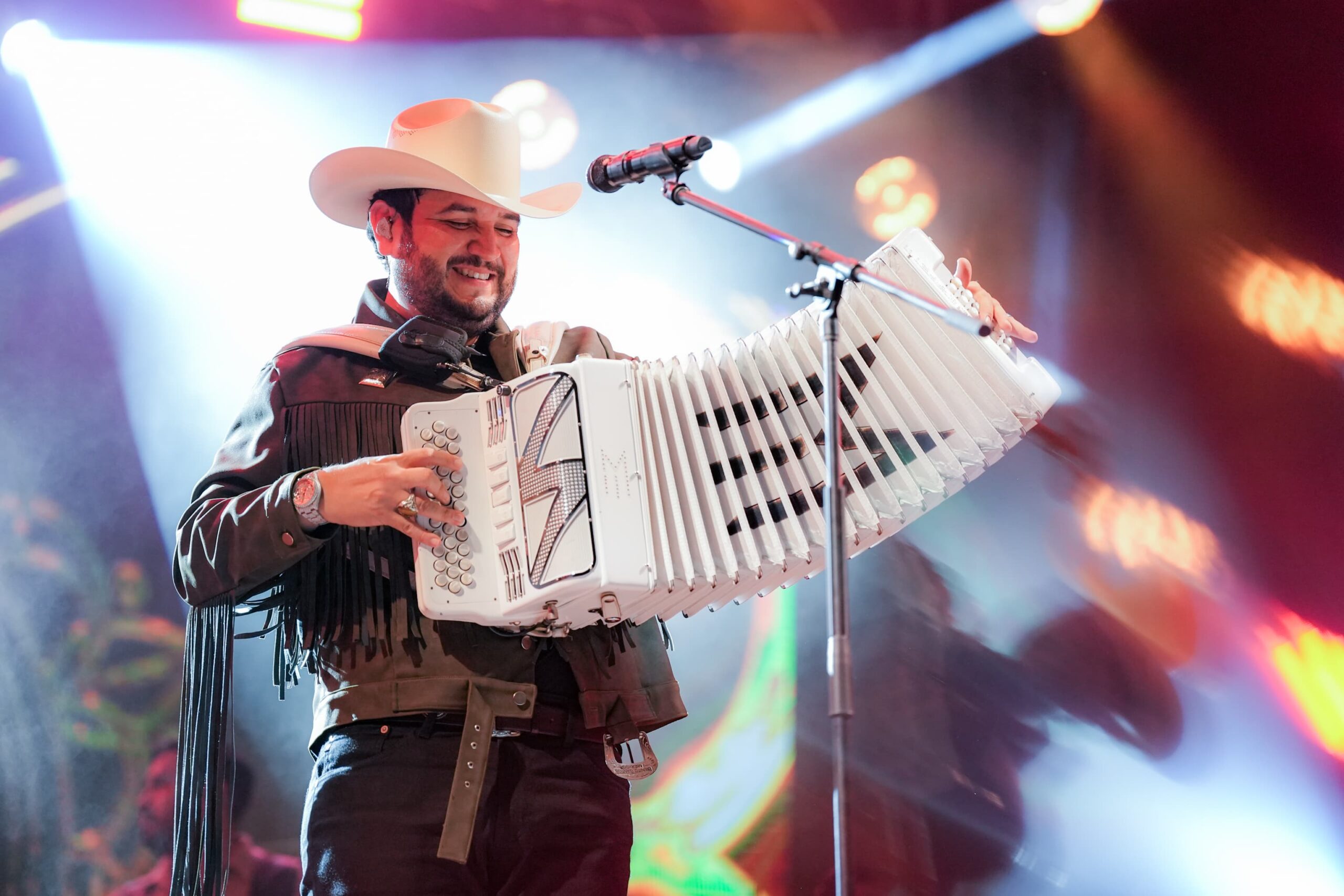 Fiestas del Pitic: Edén Muñoz cierra con fiesta Sin precedentes