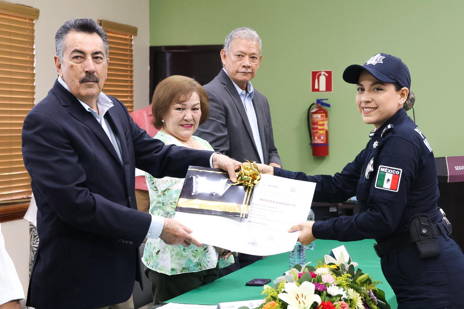 Reconocen a policías de Cajeme por su entrega