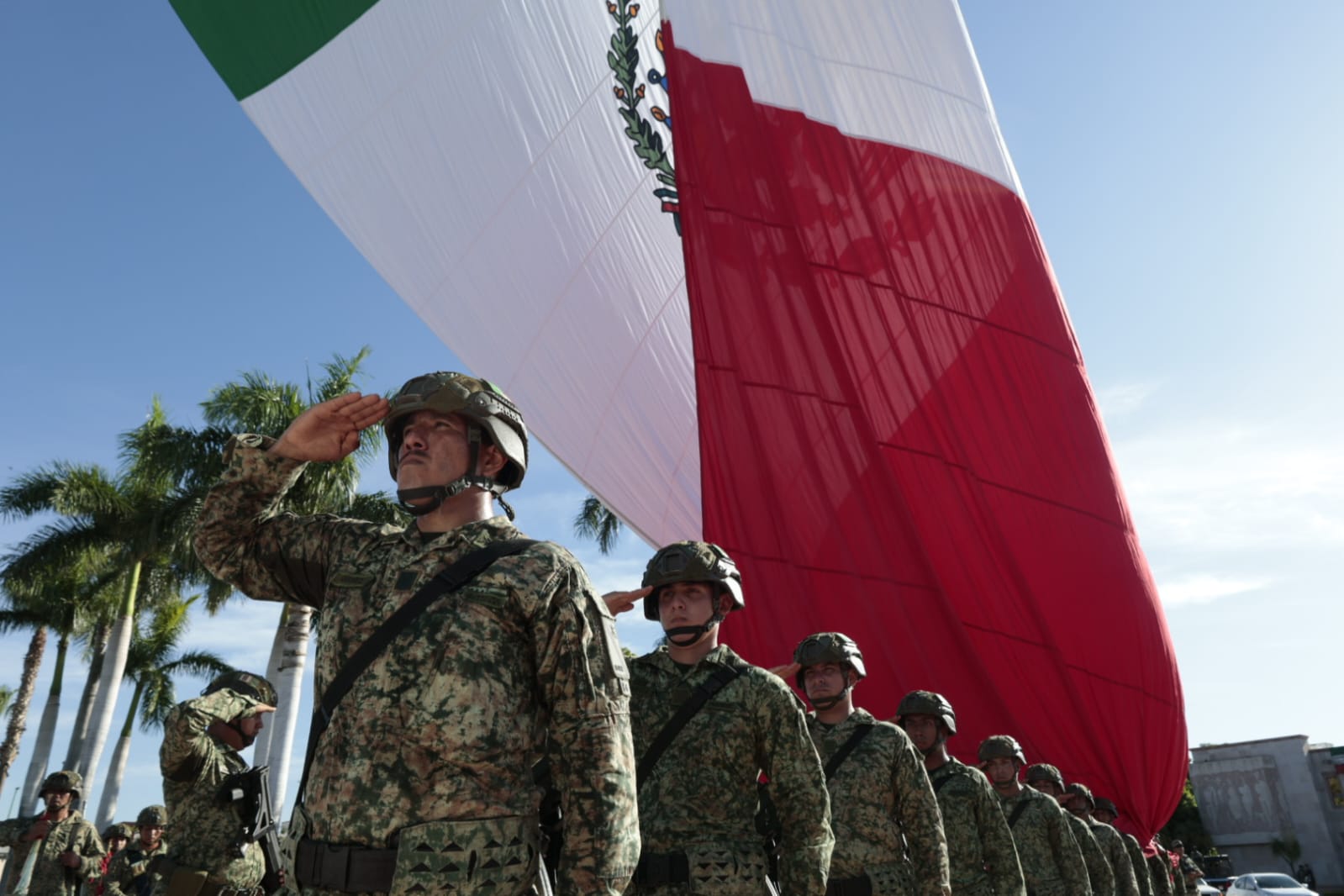Bandera al tope: Cajeme da el banderazo al Mes Patrio