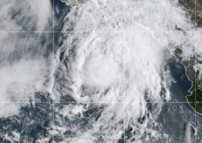 ¿Lorena pega duro y… salpica a Sonora? Inundaciones en BCS y alerta en el noroeste
