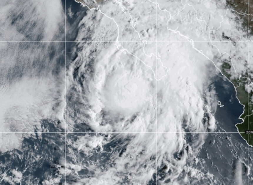 ¿Lorena pega duro y… salpica a Sonora? Inundaciones en BCS y alerta en el noroeste