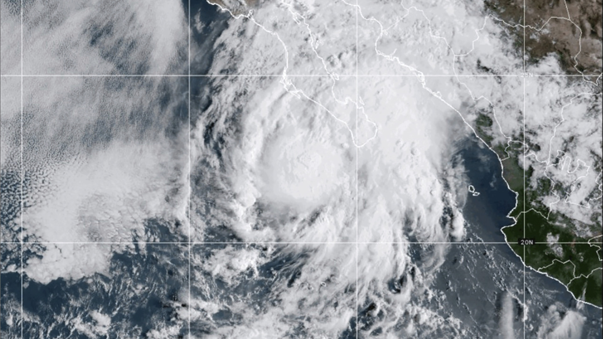 ¿Lorena pega duro y… salpica a Sonora? Inundaciones en BCS y alerta en el noroeste