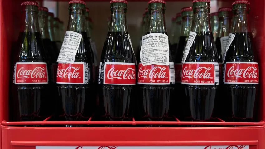 Coca-Cola pierde el trono en México: impuestos, inflación y nuevos hábitos golpean sus ventas
