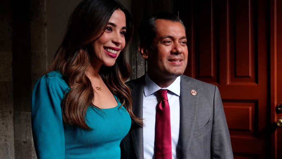 Diana Karina Barreras busca la alcaldía de Hermosillo pese a críticas en redes, según columna de Gerardo Ponce de León
