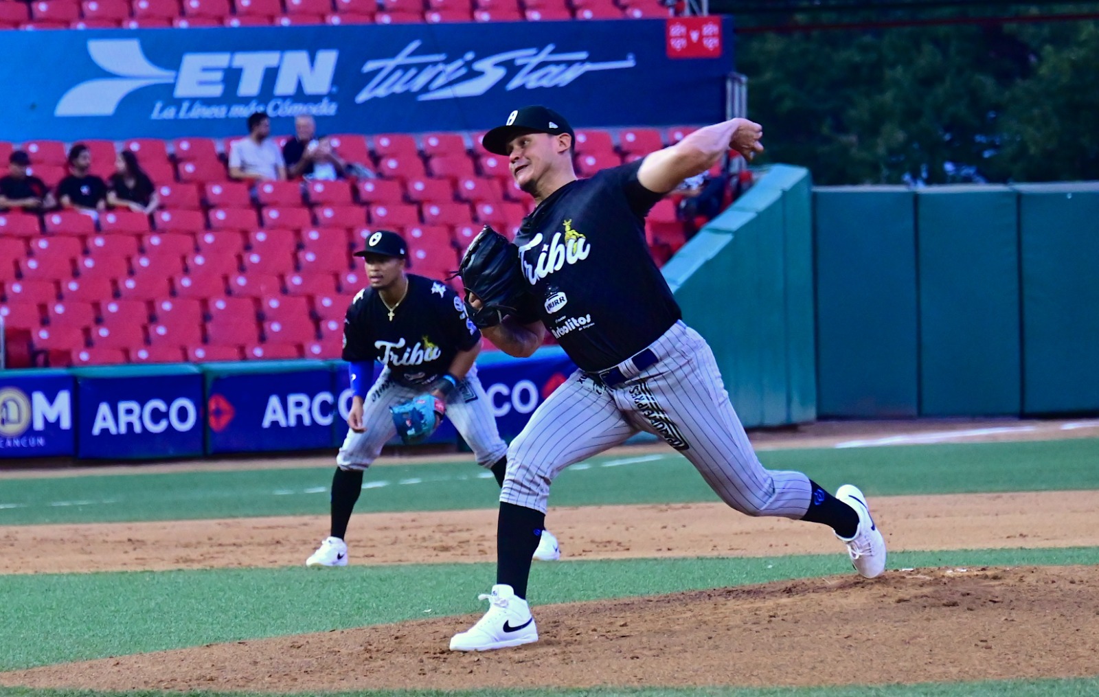 Orlando Lara pone en alto a los Yaquis: elegido Pitcher de la Semana