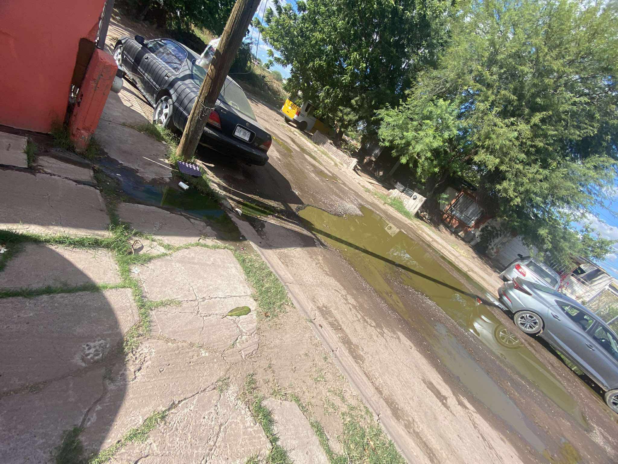 Vecinos de Villa Fontana denuncian drenaje colapsado y riesgo por agua estancada