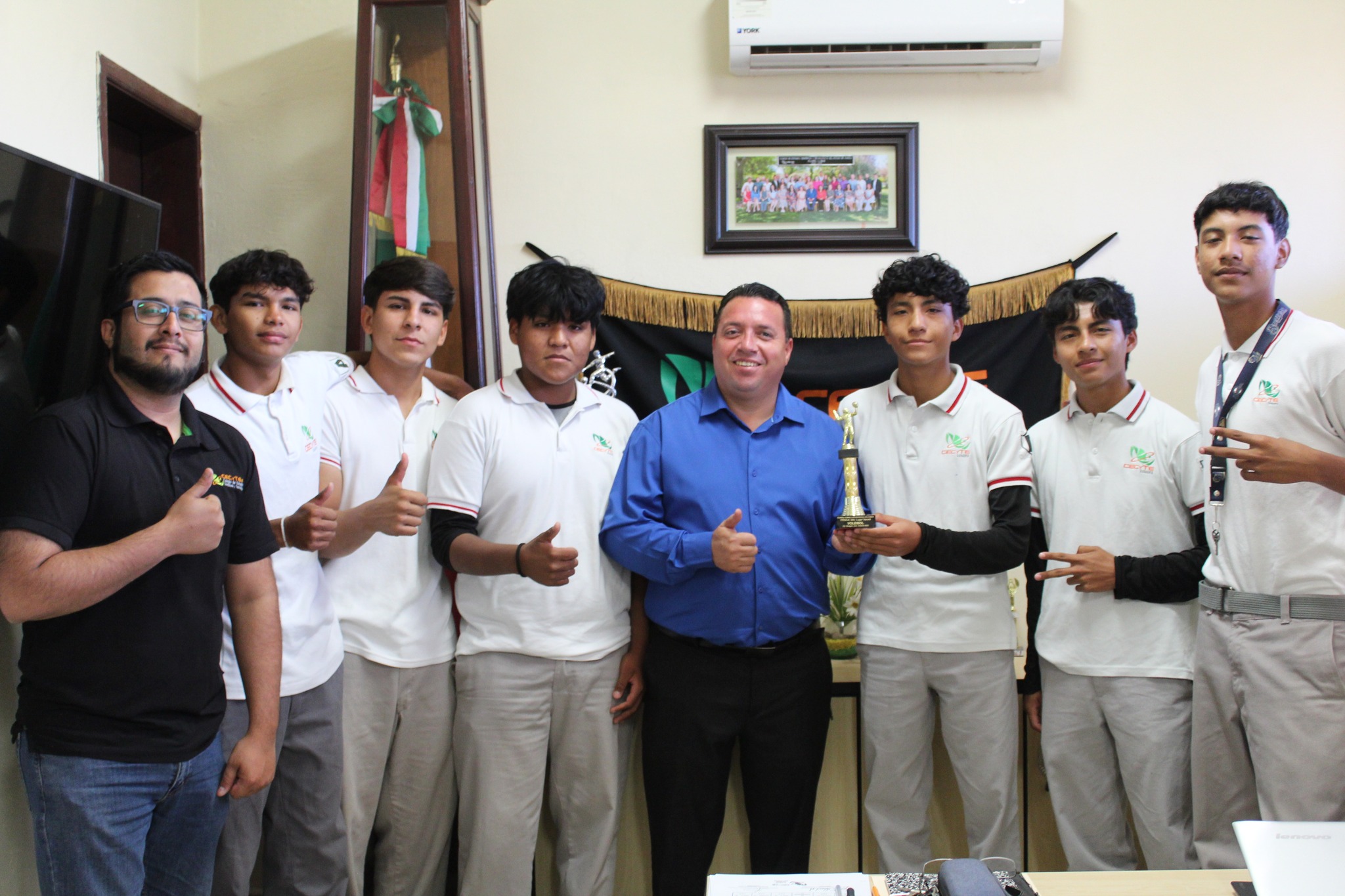 Orgullo estudiantil: equipo de voleibol de CECyTES Cajeme conquista el segundo lugar en la Copa Halcones ITESCA