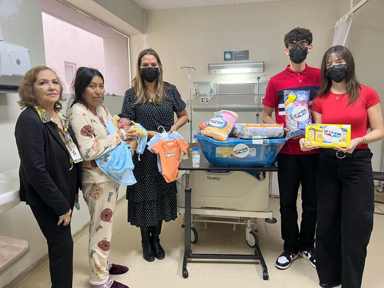 DIF Cajeme celebra al primer bebé nacido en Navidad 2025