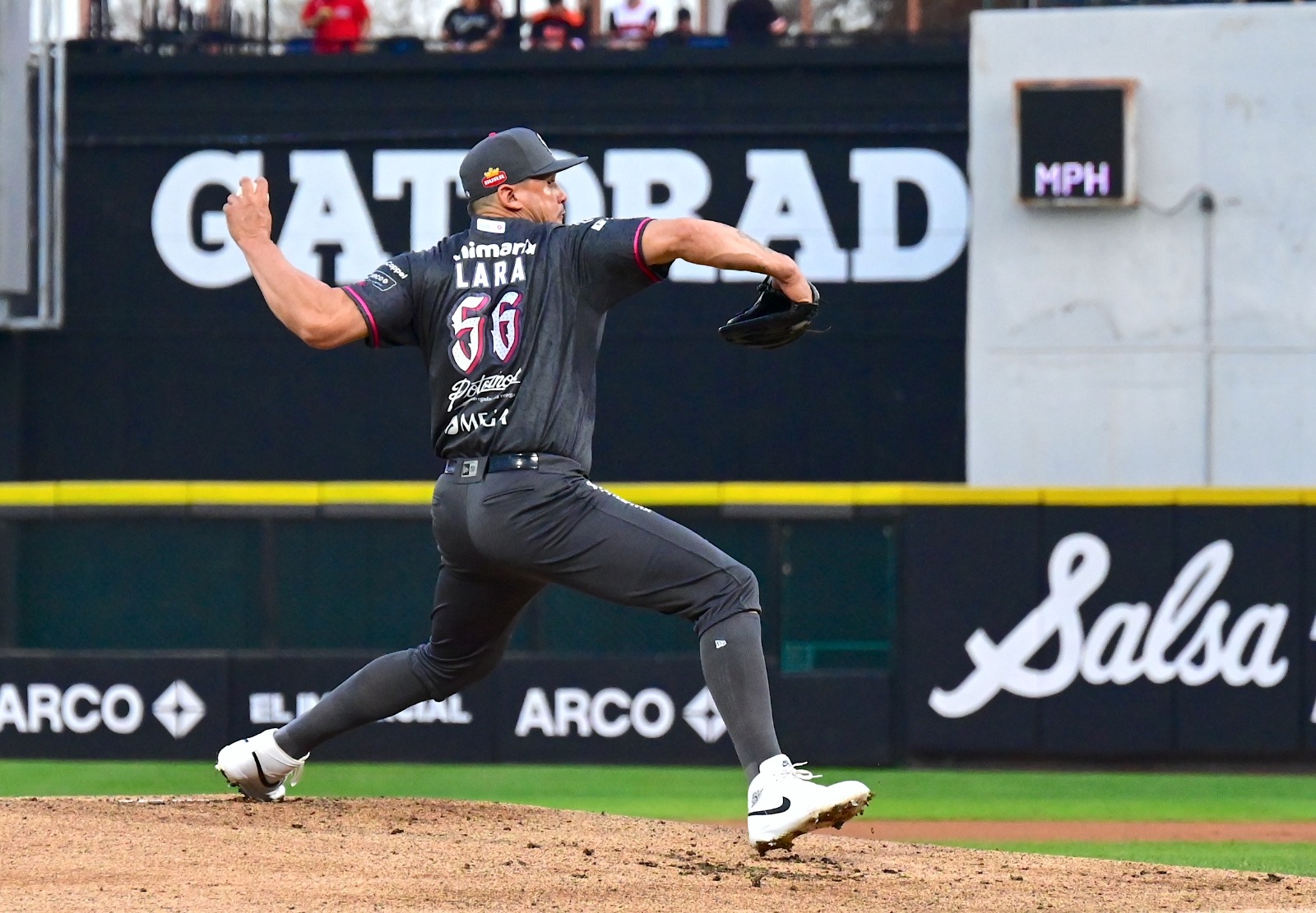 Naranjeros se imponen a Yaquis en duelo cerrado