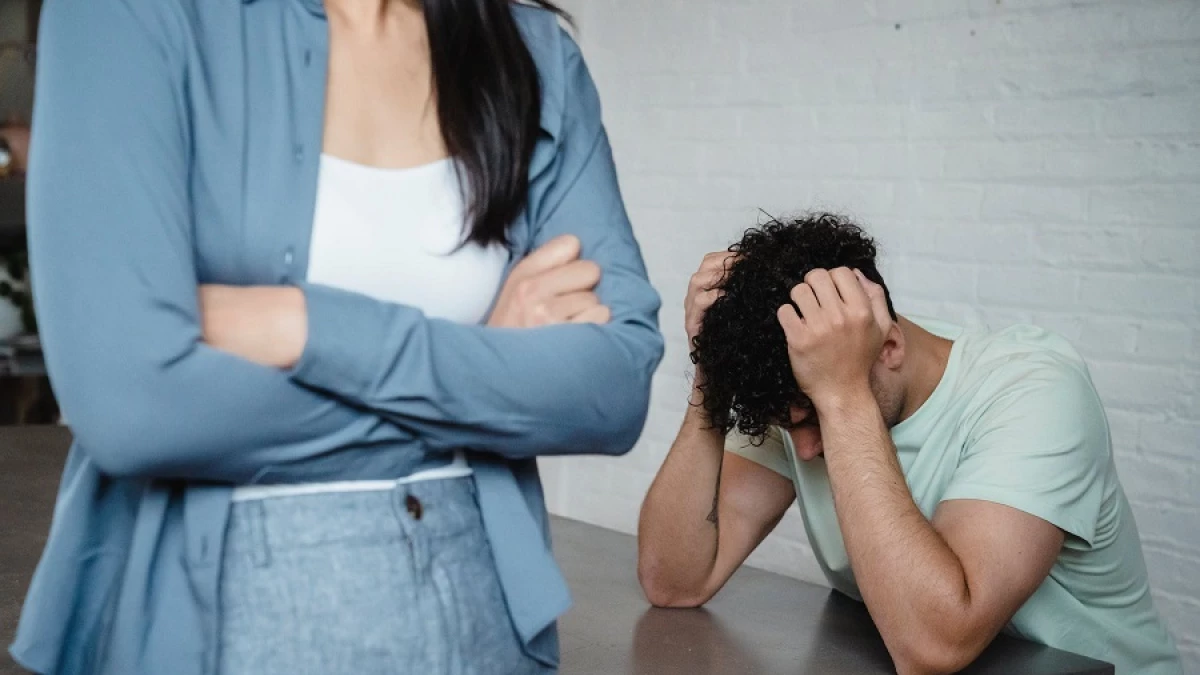 Hombre denuncia agresión de su esposa tras una publicación en Facebook