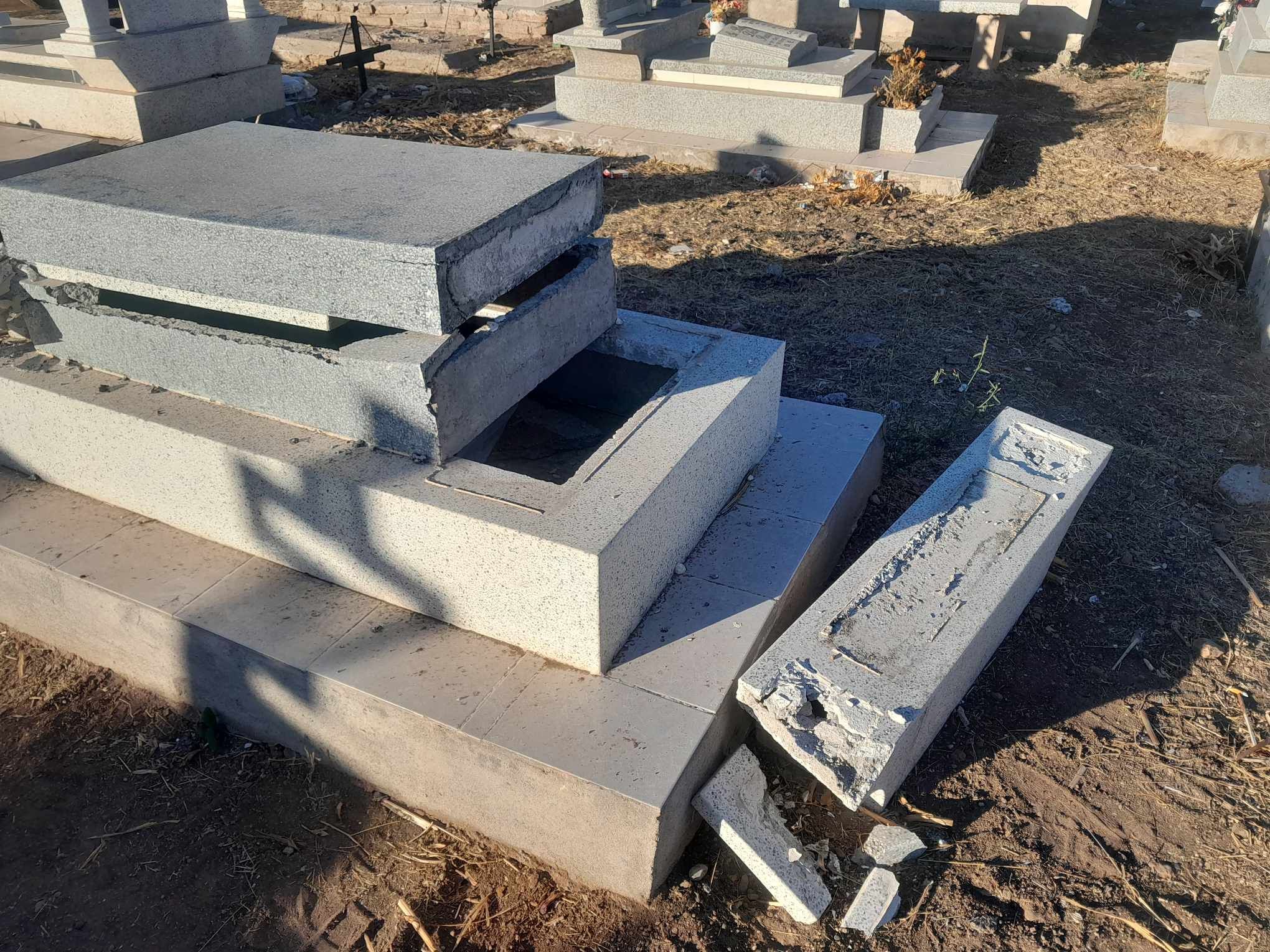 Denuncian robo y vandalismo en el Panteón del Carmen de Ciudad Obregón