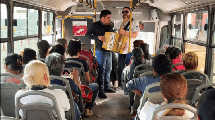 Hermanos Vega Jr llevan su música a las calles de Cajeme