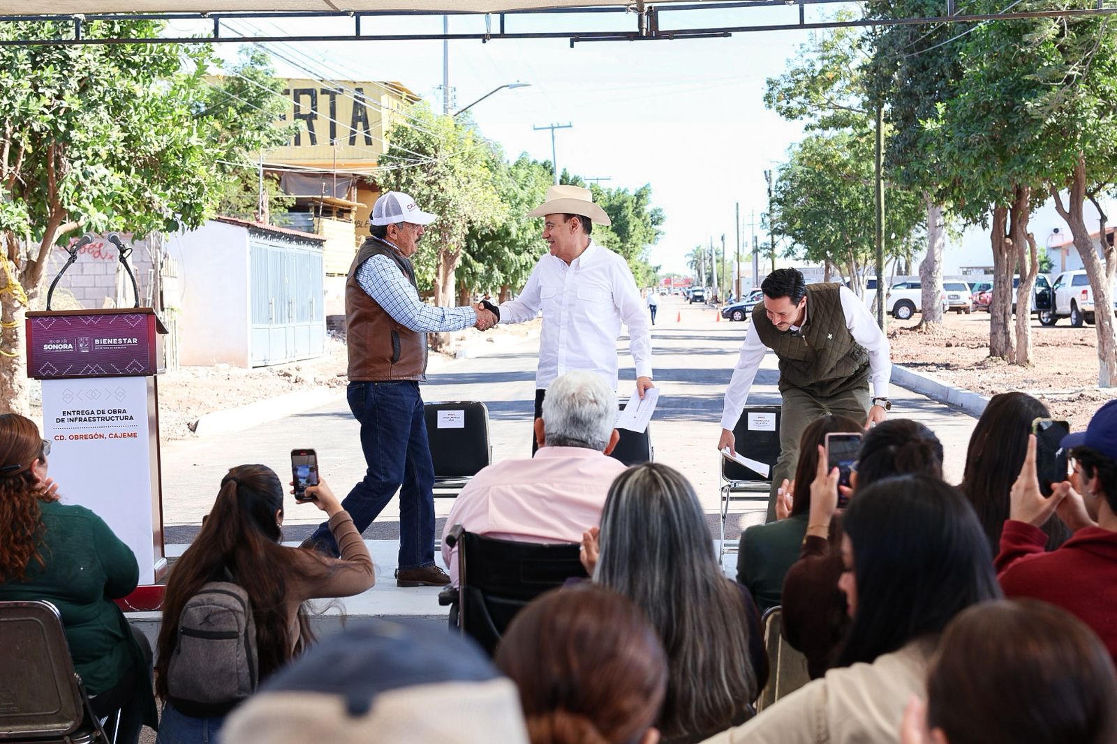 Entregan obra integral en colonia Machi López