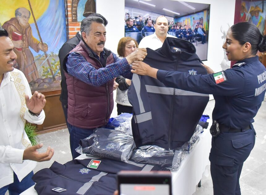 Refuerzan seguridad en Cajeme con entrega de drones y chamarras