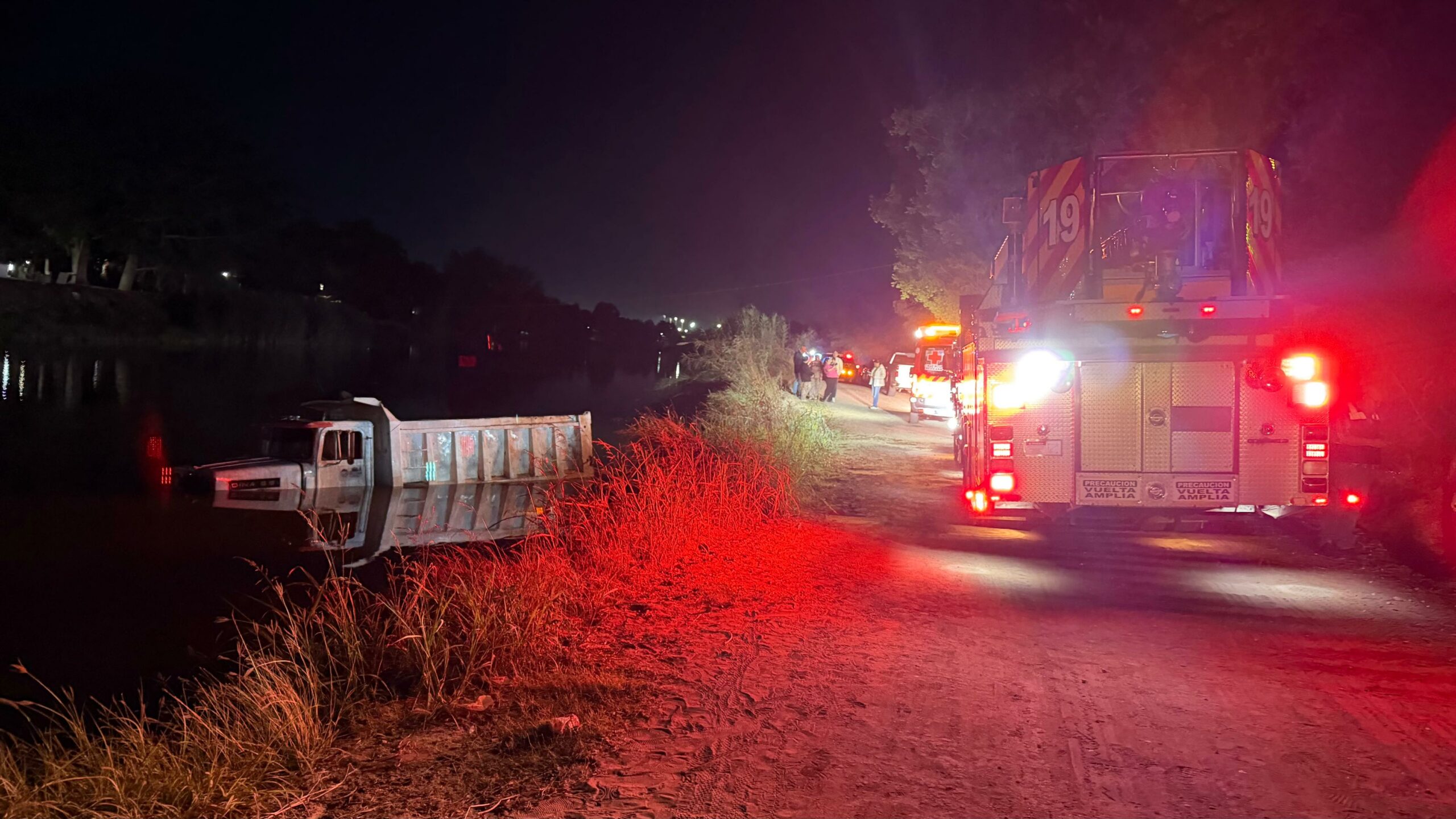 Rescate oportuno salva a padre e hijo en el Canal Bajo