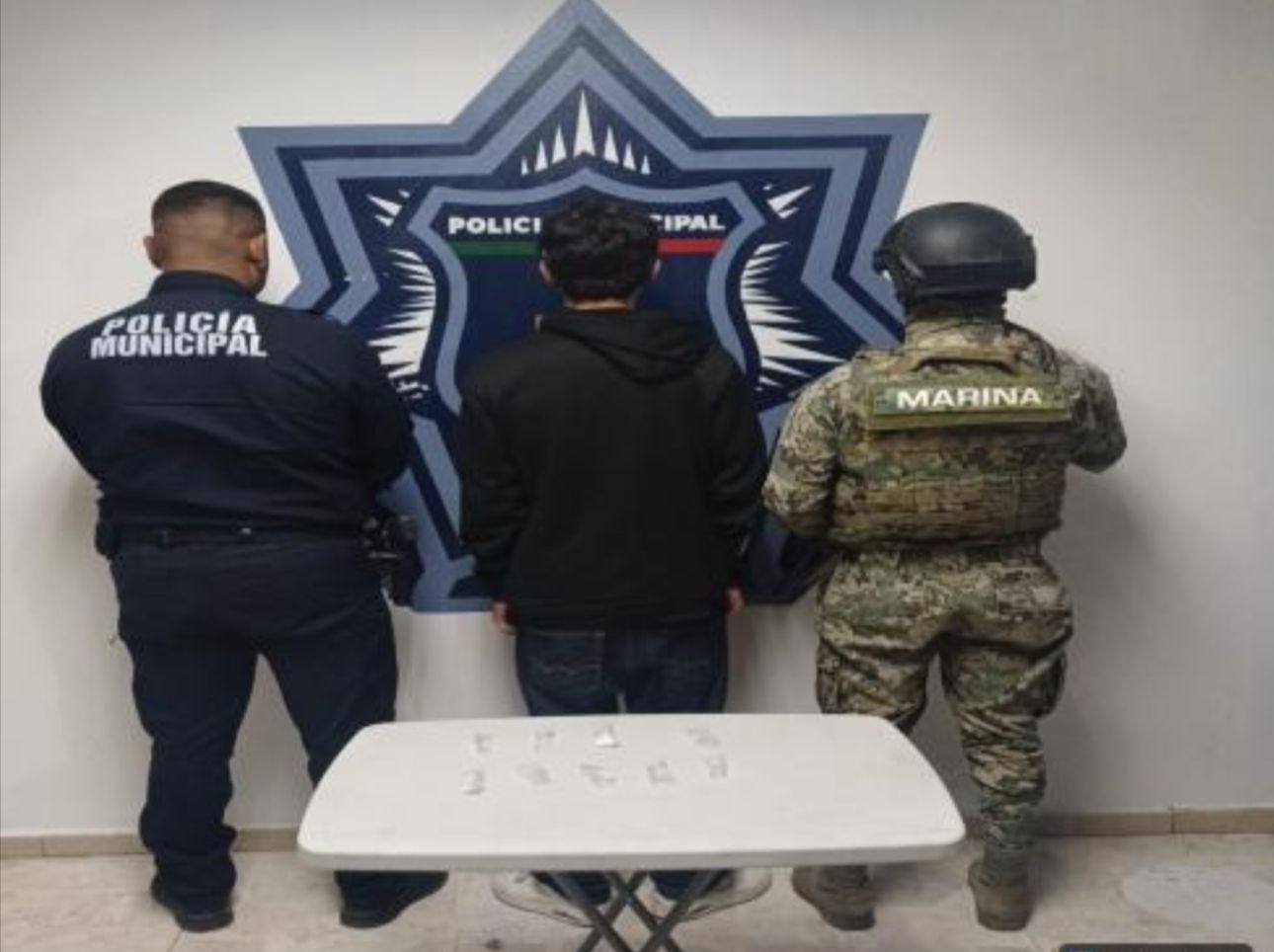 Aseguran a menor con presunta droga en la colonia Primero de Mayo