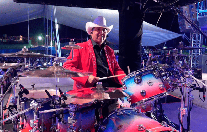 Los Invasores de Nuevo León llevan el norteño a Europa